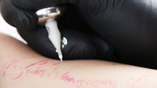 tatuajes fine line o lineas finas. Estudio de tatuajes Keep It Real tattoo en Madrid